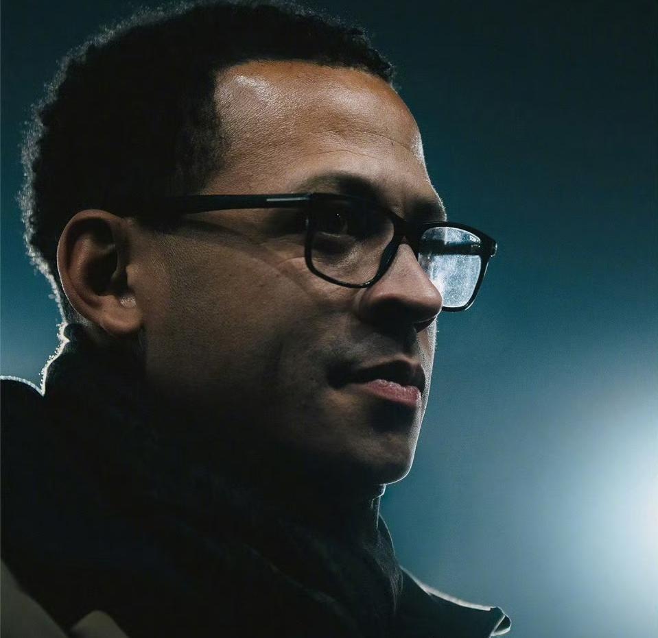 半岛体育官网-再次吃红牌+定位球丢分:这支切尔西问题依旧,他们缺少一个大哥